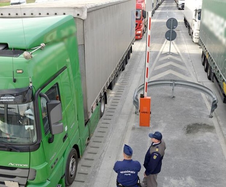 <em>Hír szerkesztése</em> Csak kamionok mehetnek át az autópálya-határátkelőn [FRISSÍTVE]