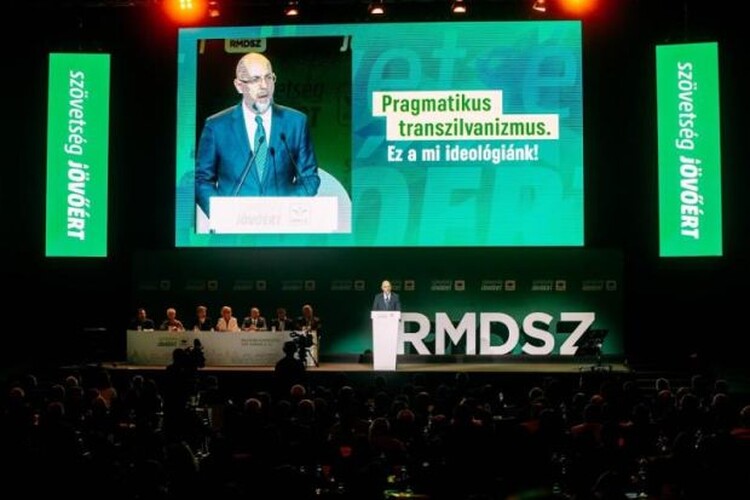<em>Hír szerkesztése</em> Egyetlen jelöltként választották RMDSZ-elnöknek Kelemen Hunort
