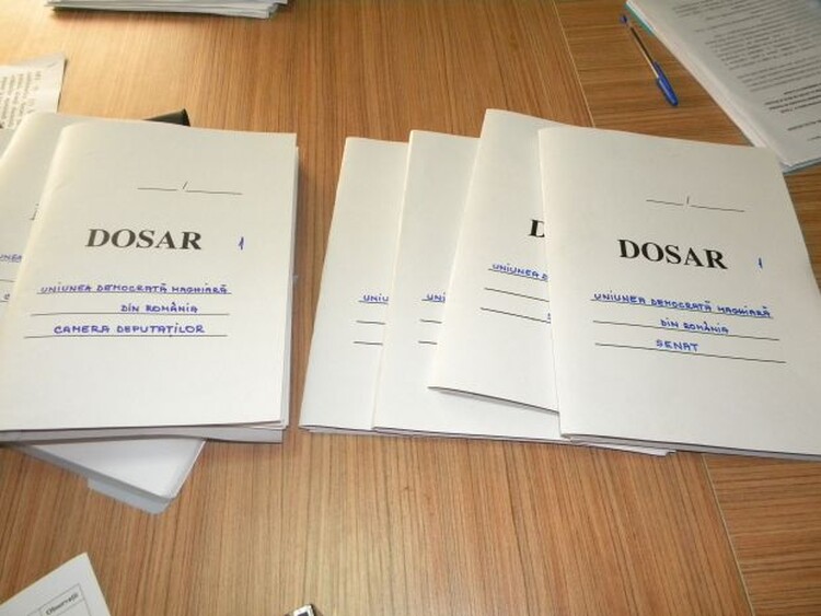 <em>Hír szerkesztése</em> Megóvták több párt, köztük az RMDSZ választási listáit