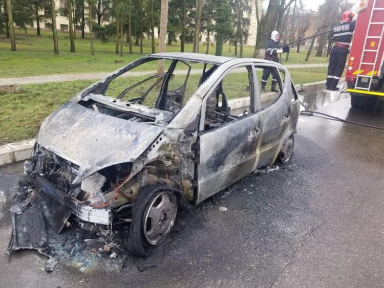 <em>Hír szerkesztése</em> Kiégett egy gépkocsi Borosjenőben