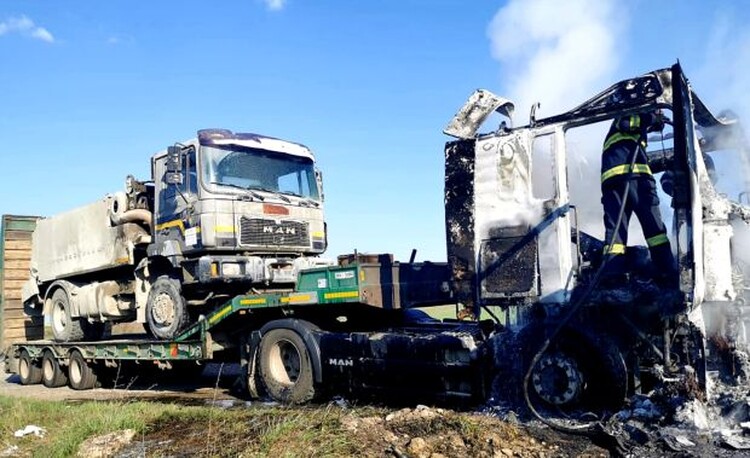 <em>Hír szerkesztése</em> Kiégett egy kamion Németság és Vinga között