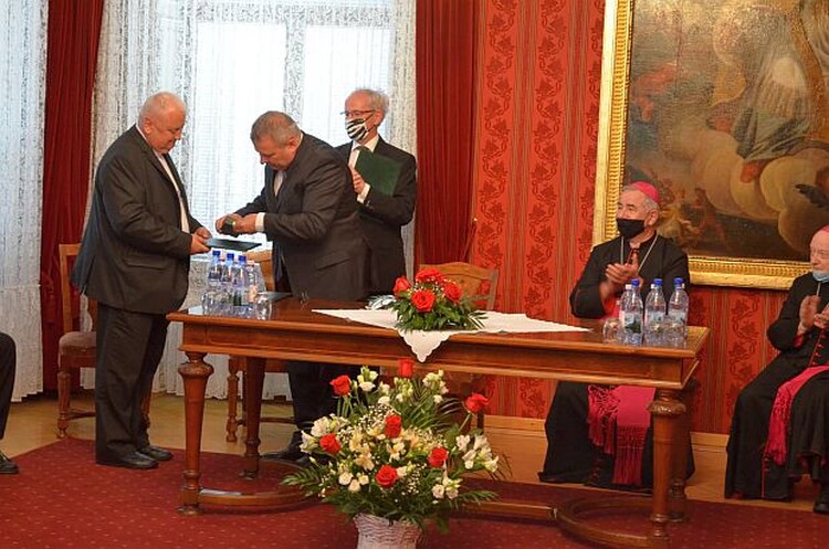 <em>Hír szerkesztése</em> Átvette magyar állami kitüntetését Király Árpád és Szilvágyi Zsolt