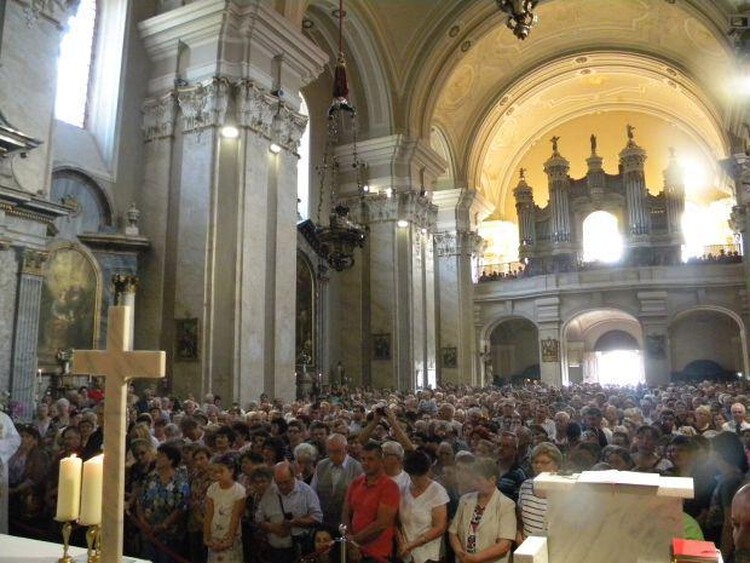 <em>Hír szerkesztése</em> Három püspök misézik Kisboldogasszony ünnepén Máriaradnán