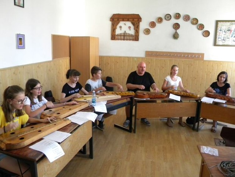 <em>Hír szerkesztése</em> Töretlen a kisiratosi citeratábor sikere [AUDIÓ]