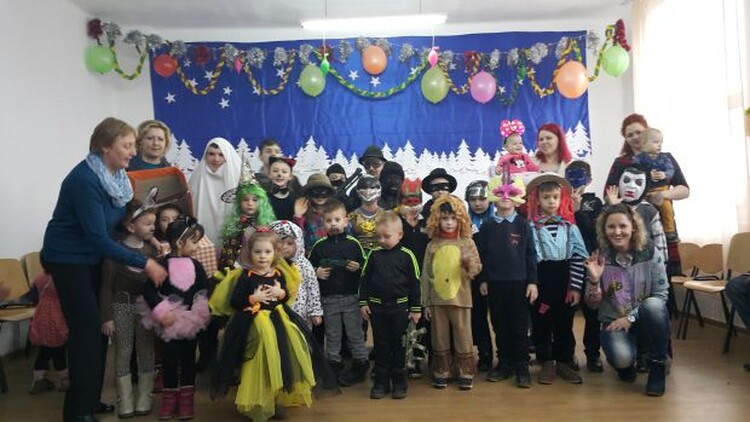 <em>Hír szerkesztése</em> Farsangoltak a kisperegi iskolások