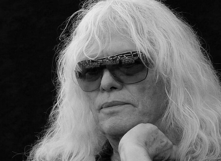 <em>Hír szerkesztése</em> Meghalt Kóbor János, az Omega énekese