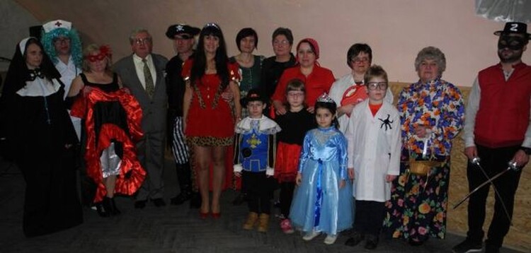 <em>Hír szerkesztése</em> Farsangi bál a pécskai Kolping családánál