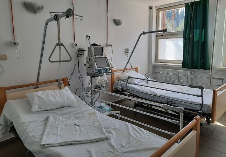 <em>Hír szerkesztése</em> Hárommal nőtt Aradon a koronavírus halálos áldozatainak a száma