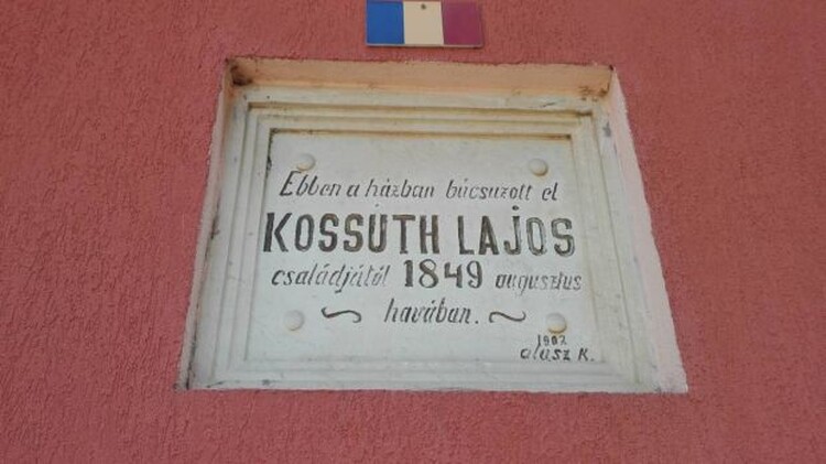 <em>Hír szerkesztése</em> Ismét látható a Kossuth-tábla