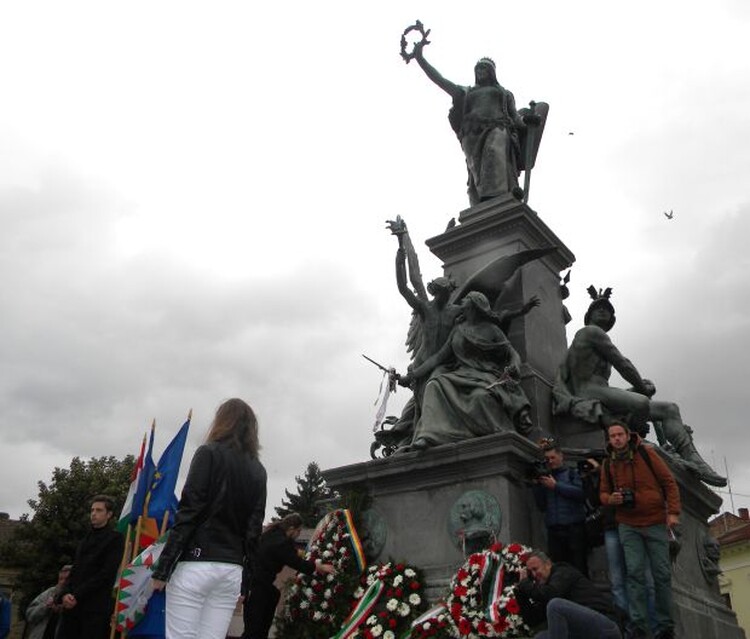 <em>Hír szerkesztése</em> A vértanúkra emlékeztek Aradon [AUDIÓ]