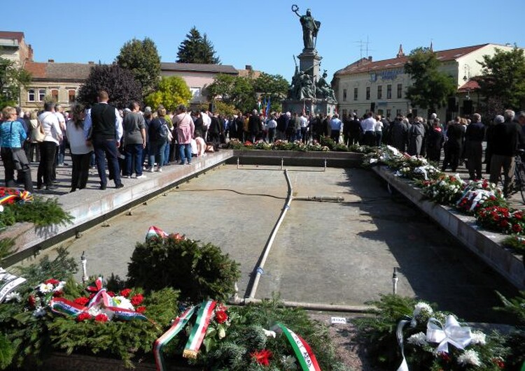 <em>Hír szerkesztése</em> Előjegyzés az október 6-i koszorúzásra