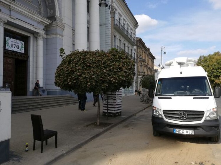 <em>Hír szerkesztése</em> FRISSÍTVE: Előkészületek az október 6-i gyászmise közvetítésére