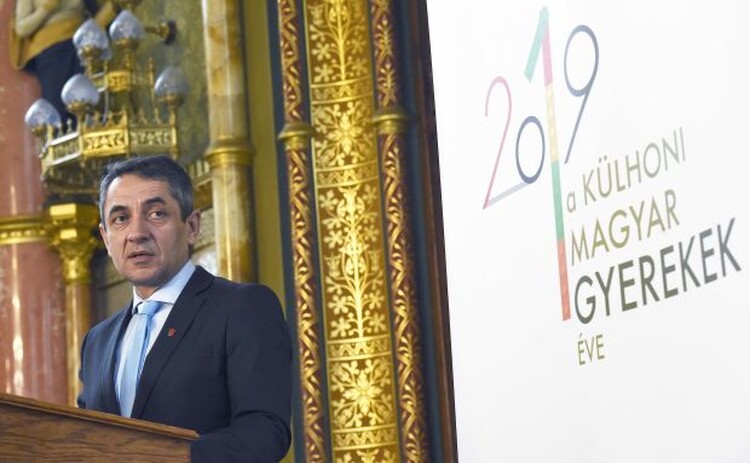 <em>Hír szerkesztése</em> Babacsomagot kapnak a külhoni magyar családok