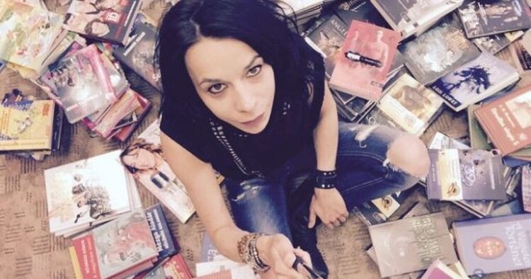 <em>Hír szerkesztése</em> Megvalósult tiniálom: Aradon dedikál Leiner Laura