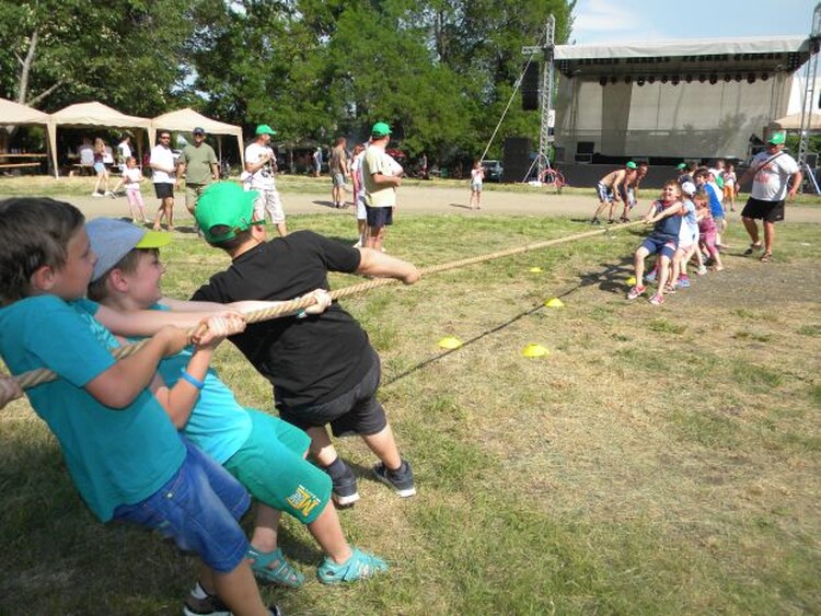 <em>Hír szerkesztése</em> Jó hangulat a magyar majálison [AUDIÓ]