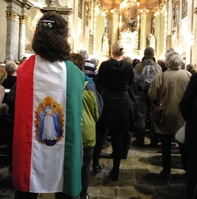 <em>Hír szerkesztése</em> Magyarok Nagyasszonya-búcsú Máriaradnán