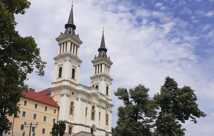 <em>Hír szerkesztése</em> A máriaradnai bazilika ünnepi miserendje