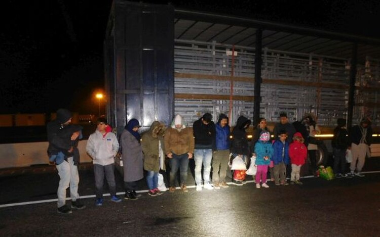 <em>Hír szerkesztése</em> Tizenkilenc határsértőt kaptak el a sztrádán