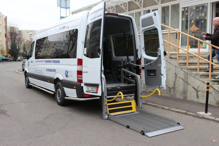 <em>Hír szerkesztése</em> Speciális busszal közlekedhetnek a tolószékesek