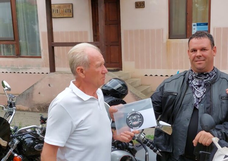 <em>Hír szerkesztése</em> Motorosok adománya a kisiratosi gyerekotthonnak [AUDIO]