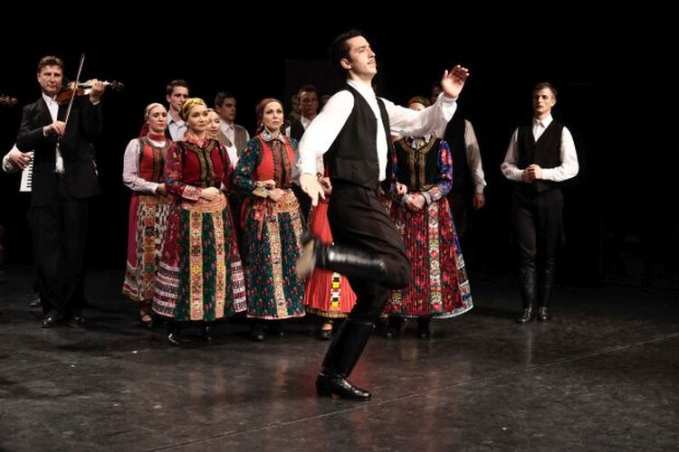 <em>Hír szerkesztése</em> Mundruc – a Háromszék Táncegyüttes és a Heveder zenekar előadása