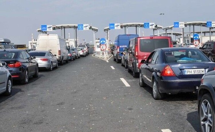 <em>Hír szerkesztése</em> Kedden is torlódás alakult ki az autópálya-határátkelőnél