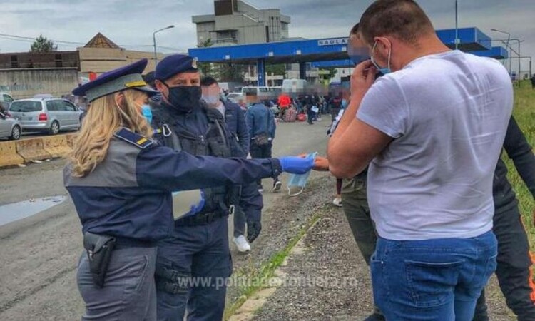 <em>Hír szerkesztése</em> Ideiglenes oltópontokat állítanak fel a nagylaki határátkelőknél