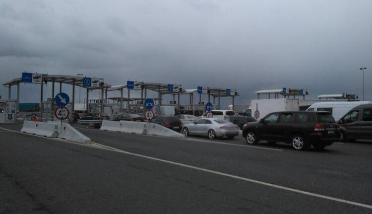 <em>Hír szerkesztése</em> Százperces várakozási idő Nagylaknál a kamionsávon