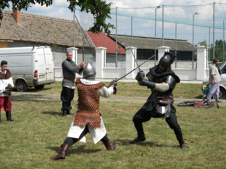 <em>Hír szerkesztése</em> A középkori harcművészet titkos volt, apáról fiúra szállt – interjú az Arany Griff Rend vezetőjével [AUDIÓ, VIDEÓ]