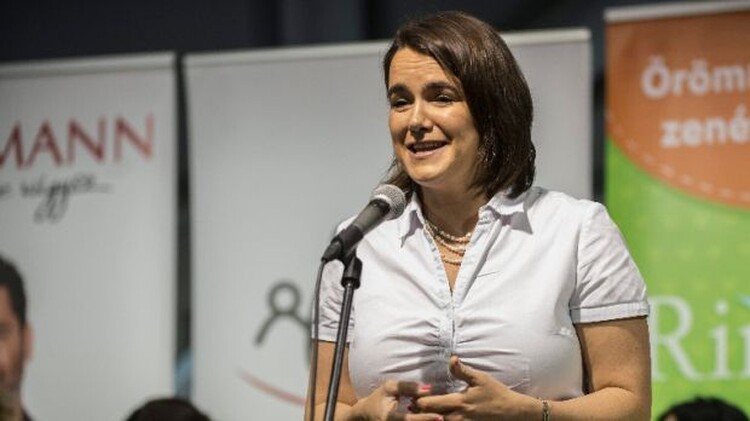 <em>Hír szerkesztése</em> Kiterjesztik a határon túlra az anyasági támogatást