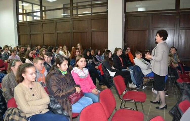 <em>Hír szerkesztése</em> Nem csak a nyolcadikosoknak nehéz az iskolakérdés – Nyílt nap a Csiky-ben [AUDIÓ]