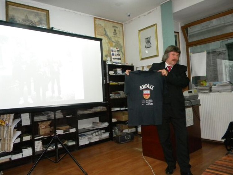 <em>Hír szerkesztése</em> Gyalog vitték Erdélyt Európába [AUDIÓ]