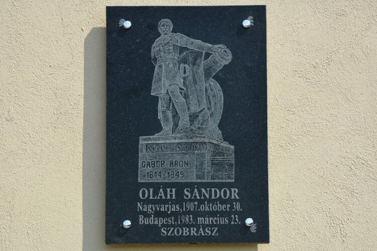 <em>Hír szerkesztése</em> Emléktábla-avató Nagyvarjason