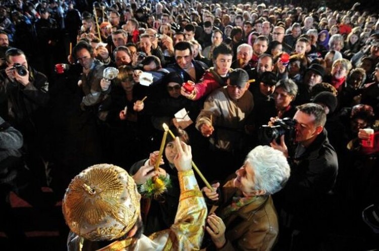 <em>Hír szerkesztése</em> Johannis az ortodox húsvétra tett engedmények visszavonására kéri a belügyminisztert