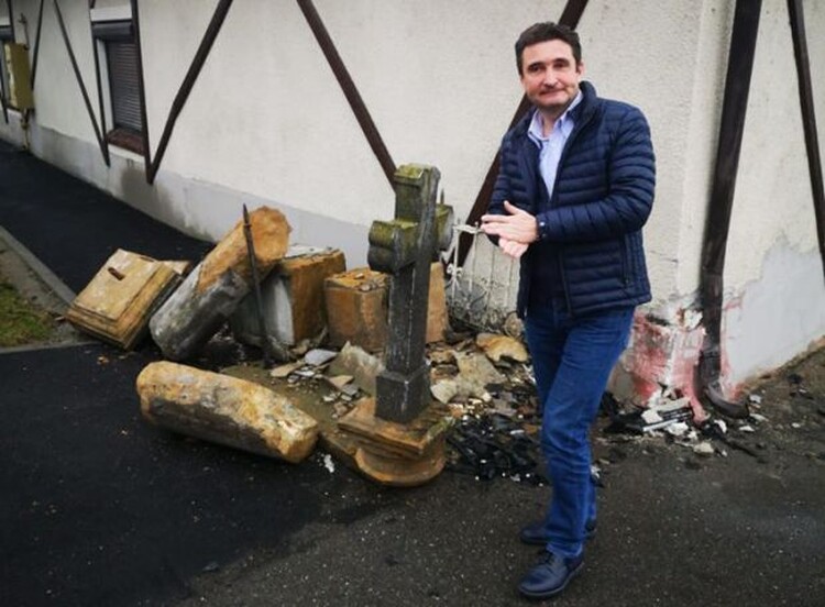 <em>Hír szerkesztése</em> Restaurálják a balesetben összetört újaradi feszületet