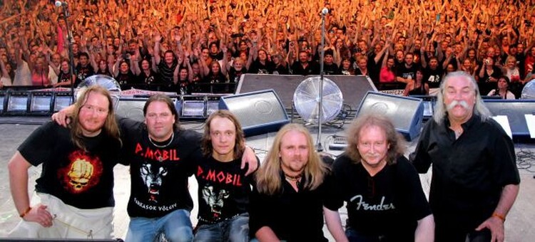 <em>Hír szerkesztése</em> Decemberben Aradon koncertezik a P. Mobil