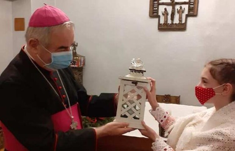 <em>Hír szerkesztése</em> Aranyvasárnap Pécskán: Pál József Csaba megyéspüspök küldte a lángot