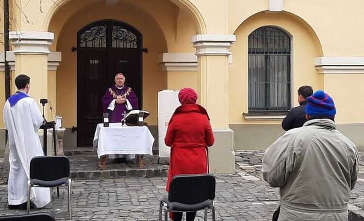 <em>Hír szerkesztése</em> Püspöki szentmisék közvetítése