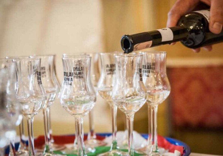 <em>Hír szerkesztése</em> Gyulán töltsünk a poharunkba!