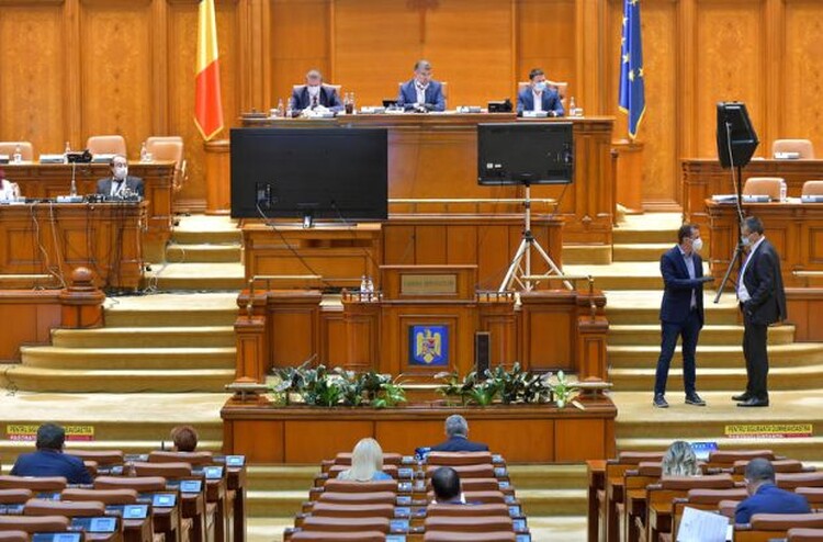 <em>Hír szerkesztése</em> Elfogadta a vészhelyzetről rendelkező törvényt a parlament