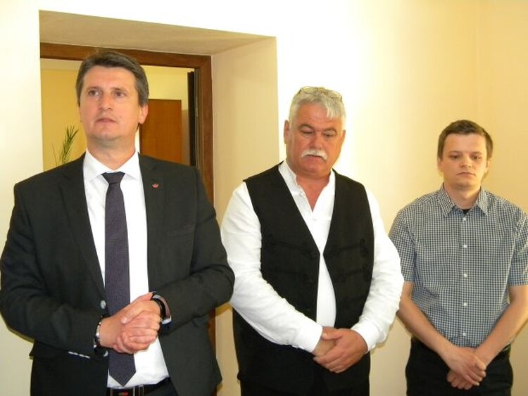 <em>Hír szerkesztése</em> Megnyílt a kisjenői képviselői iroda [AUDIÓ]