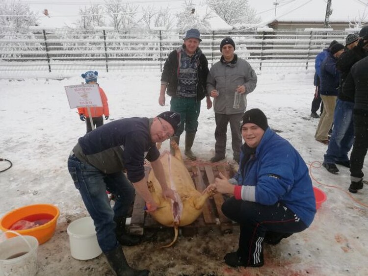 <em>Hír szerkesztése</em> Négy nemzet disznóvágási szokása a böllérfesztiválon [AUDIÓ]