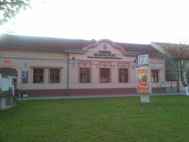 <em>Hír szerkesztése</em> Befektetők és uniós pénzek révén pótolták a kiesést Pécskán [AUDIÓ]