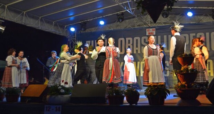 <em>Hír szerkesztése</em> Három éjjel, három nap mulattak Pécskán