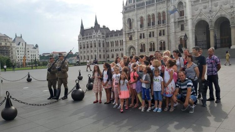 <em>Hír szerkesztése</em> Egy  közösség mosolya