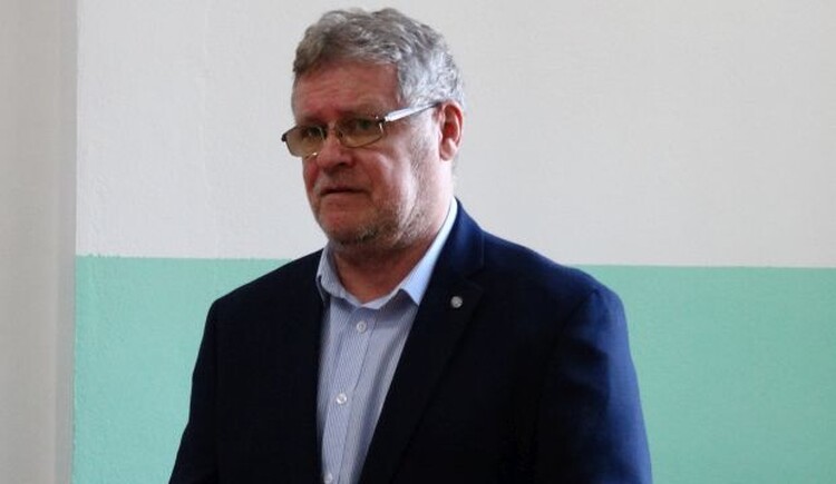 <em>Hír szerkesztése</em> Egyes iskolákban már a tanítók tartották a románórákat