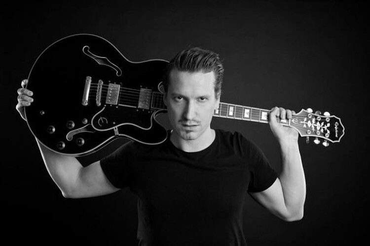 <em>Hír szerkesztése</em> Pély Barna-koncert a Flexben