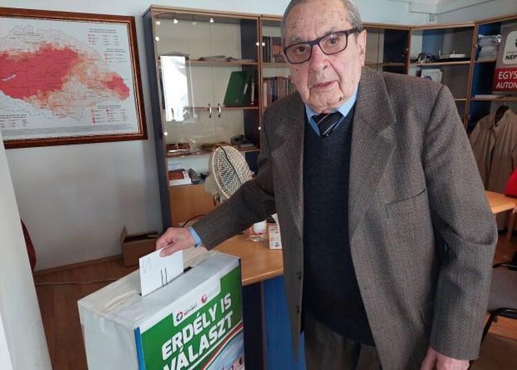 <em>Hír szerkesztése</em> „Mi is a magyar nemzet része vagyunk” – Voksolt a 92 éves Piros Dénes [AUDIO]