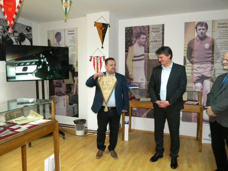 <em>Hír szerkesztése</em> Megnyílt a Puskás-vándorkiállítás [AUDIÓ]