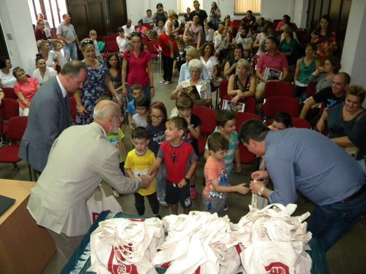 <em>Hír szerkesztése</em> Tízezer forintos ösztönzés a magyar iskola választáshoz